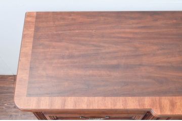 中古　美品　マホガニー材　DREXEL HERITAGE(ドレクセルヘリテイジ)　重厚感あるつくりが魅力的なサイドボード(サイドチェスト、カウンター、リビングボード)(R-077609)