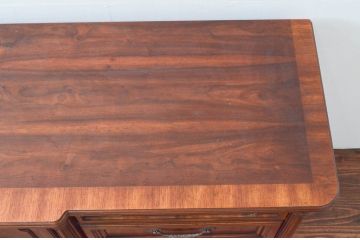 中古　美品　マホガニー材　DREXEL HERITAGE(ドレクセルヘリテイジ)　重厚感あるつくりが魅力的なサイドボード(サイドチェスト、カウンター、リビングボード)(R-077609)
