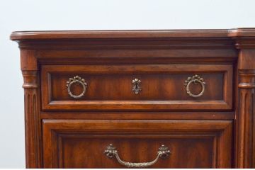 中古　美品　マホガニー材　DREXEL HERITAGE(ドレクセルヘリテイジ)　重厚感あるつくりが魅力的なサイドボード(サイドチェスト、カウンター、リビングボード)(R-077609)