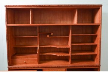中古　美品　屋久杉　美しい杢目が目を惹く重厚な佇まいが魅力の茶箪笥(茶棚、戸棚、収納棚、飾り棚、キャビネット、食器棚)(定価約90万円)(R-077610)