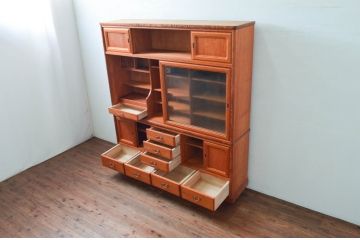 中古　美品　屋久杉　美しい杢目が目を惹く重厚な佇まいが魅力の茶箪笥(茶棚、戸棚、収納棚、飾り棚、キャビネット、食器棚)(定価約90万円)(R-077610)
