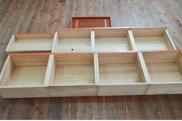 中古　美品　屋久杉　美しい杢目が目を惹く重厚な佇まいが魅力の茶箪笥(茶棚、戸棚、収納棚、飾り棚、キャビネット、食器棚)(定価約90万円)(R-077610)