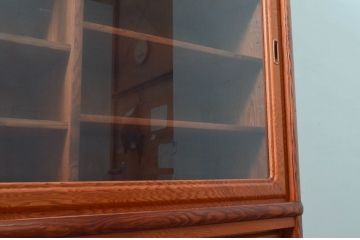 中古　美品　屋久杉　美しい杢目が目を惹く重厚な佇まいが魅力の茶箪笥(茶棚、戸棚、収納棚、飾り棚、キャビネット、食器棚)(定価約90万円)(R-077610)