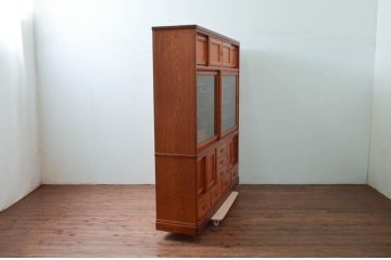 中古　美品　屋久杉　美しい杢目が目を惹く重厚な佇まいが魅力の茶箪笥(茶棚、戸棚、収納棚、飾り棚、キャビネット、食器棚)(定価約90万円)(R-077610)