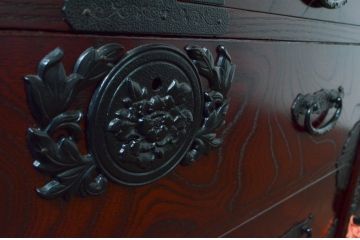 中古　美品　筑後民芸　上質な和の雰囲気を高める茶箪笥(茶棚、戸棚、収納棚、食器棚、整理箪笥、収納箪笥、チェスト、キャビネット、引き出し、和箪笥)(R-077611)
