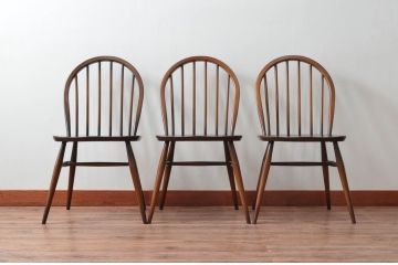 イギリスビンテージ　ERCOL(アーコール)　落ち着いた色味とシンプルなデザインが魅力的なフープバックチェア3脚セット(ダイニングチェア、ウィンザーチェア、ウインザーチェア、ワークチェア、板座チェア、椅子、イス、ヴィンテージ、英国、北欧)(R-077612)
