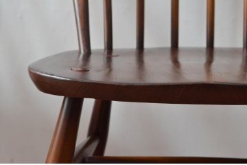 イギリスビンテージ　ERCOL(アーコール)　落ち着いた色味とシンプルなデザインが魅力的なフープバックチェア3脚セット(ダイニングチェア、ウィンザーチェア、ウインザーチェア、ワークチェア、板座チェア、椅子、イス、ヴィンテージ、英国、北欧)(R-077612)