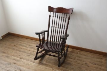 中古　日向民芸家具　水目桜(ミズメザクラ)　ゆったりとしたくつろぎの時間におすすめなロッキングチェア(アームチェア、板座チェア、揺り椅子、いす、イス)(R-077619)