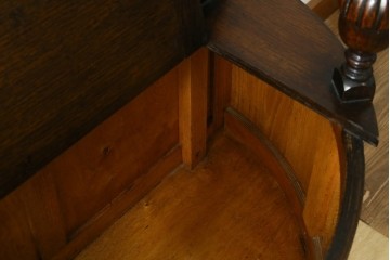 イギリスアンティーク　オーク材　ハーフムーン型のモンクスベンチ　(R-077621)