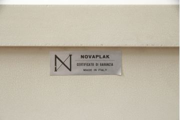 中古　美品　イタリア高級家具　ノバパルク(NOVAPLAK)　ロココ調の装飾が可愛らしい大振りなチェスト(サイドチェスト、引き出し)(定価約100万円)(R-077622)