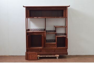 和製ビンテージ　花梨(カリン)材　赤みがかった色味が魅力的な茶棚(飾り棚、違い棚、収納棚、戸棚、ヴィンテージ)(R-077623)