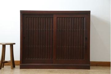 中古　タモ材　上質な和の空間を演出する水屋箪笥サイドボード(サイドキャビネット、収納棚、戸棚、食器棚、茶箪笥)(R-077626)
