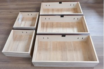 中古　美品!!　欅産業　漆塗り　仙台民芸箪笥(仙台箪笥)　KC-2000　力強い杢目が目を引く箪笥(小箪笥、収納タンス、チェスト、引き出し)(定価約43万円)(R-077627)