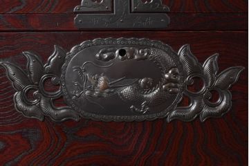中古　美品!!　欅産業　漆塗り　仙台民芸箪笥(仙台箪笥)　KC-2000　力強い杢目が目を引く箪笥(小箪笥、収納タンス、チェスト、引き出し)(定価約43万円)(R-077627)