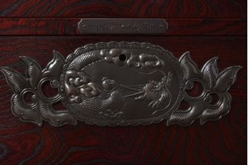中古　美品!!　欅産業　漆塗り　仙台民芸箪笥(仙台箪笥)　KC-2000　力強い杢目が目を引く箪笥(小箪笥、収納タンス、チェスト、引き出し)(定価約43万円)(R-077627)