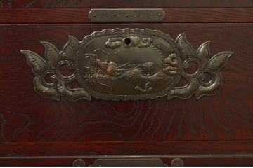 中古　美品!!　欅産業　漆塗り　仙台民芸箪笥(仙台箪笥)　KC-2000　力強い杢目が目を引く箪笥(小箪笥、収納タンス、チェスト、引き出し)(定価約43万円)(R-077627)