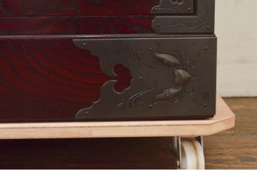 中古　美品!!　欅産業　漆塗り　仙台民芸箪笥(仙台箪笥)　KC-2000　力強い杢目が目を引く箪笥(小箪笥、収納タンス、チェスト、引き出し)(定価約43万円)(R-077627)