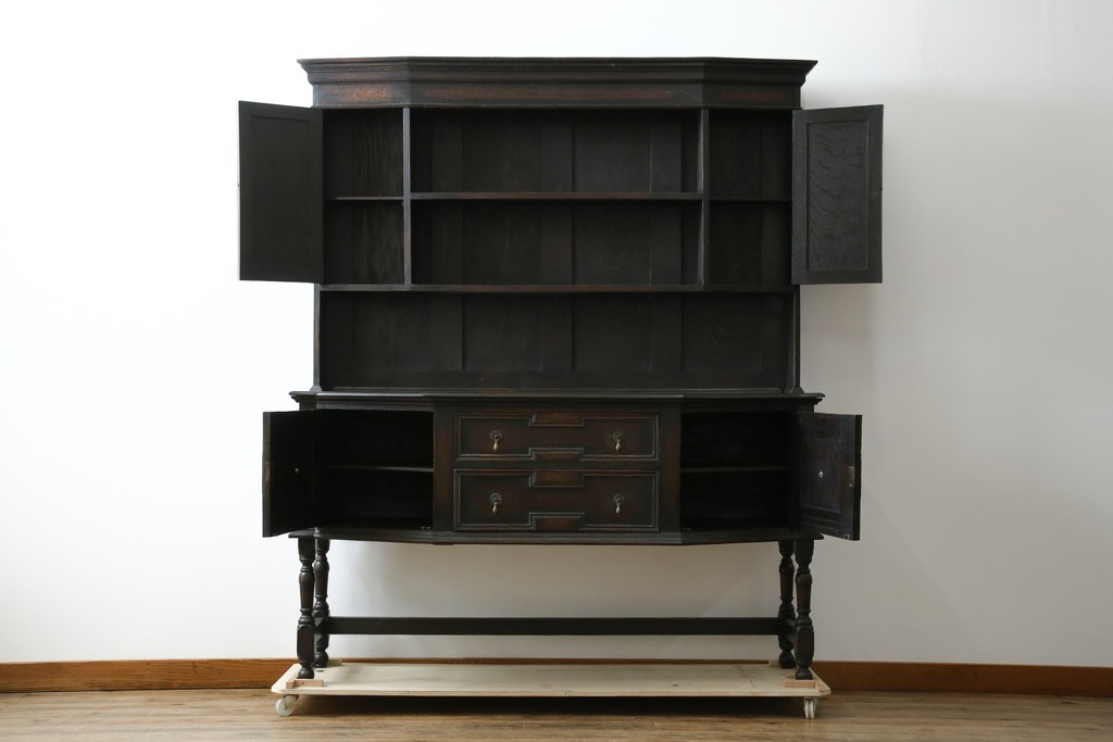 イギリスアンティーク　オーク材　シックな佇まいが味わい深いカップボード　(R-077630)