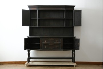 イギリスアンティーク　オーク材　シックな佇まいが味わい深いカップボード　(R-077630)