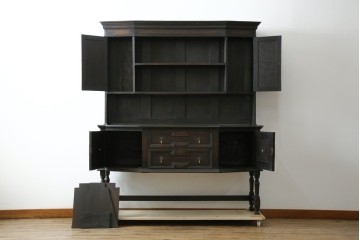 イギリスアンティーク　オーク材　シックな佇まいが味わい深いカップボード　(R-077630)