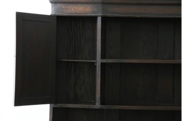 イギリスアンティーク　オーク材　シックな佇まいが味わい深いカップボード　(R-077630)