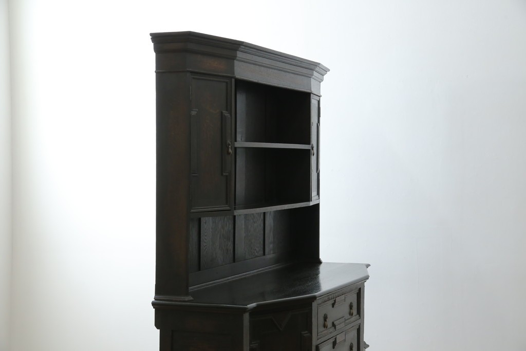 イギリスアンティーク　オーク材　シックな佇まいが味わい深いカップボード　(R-077630)