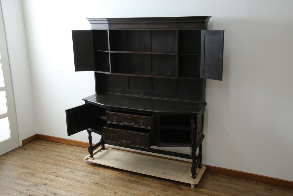 イギリスアンティーク　オーク材　シックな佇まいが味わい深いカップボード　(R-077630)