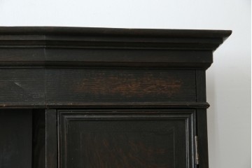 イギリスアンティーク　オーク材　シックな佇まいが味わい深いカップボード　(R-077630)