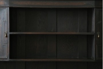 イギリスアンティーク　オーク材　シックな佇まいが味わい深いカップボード　(R-077630)