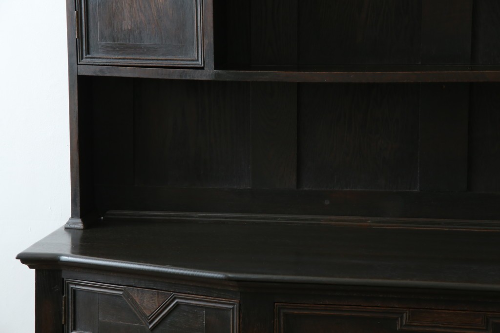 イギリスアンティーク　オーク材　シックな佇まいが味わい深いカップボード　(R-077630)