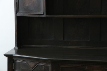 イギリスアンティーク　オーク材　シックな佇まいが味わい深いカップボード　(R-077630)