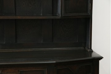 イギリスアンティーク　オーク材　シックな佇まいが味わい深いカップボード　(R-077630)