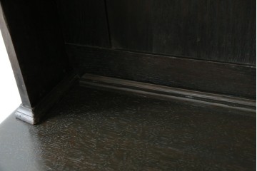 イギリスアンティーク　オーク材　シックな佇まいが味わい深いカップボード　(R-077630)