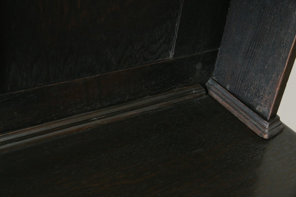 イギリスアンティーク　オーク材　シックな佇まいが味わい深いカップボード　(R-077630)