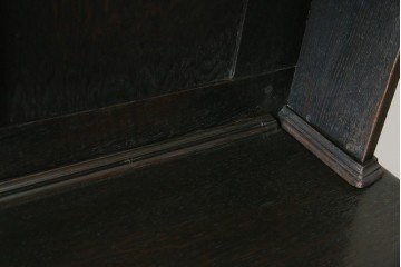 イギリスアンティーク　オーク材　シックな佇まいが味わい深いカップボード　(R-077630)