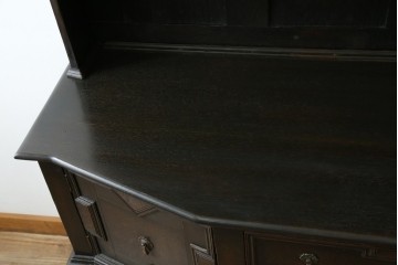 イギリスアンティーク　オーク材　シックな佇まいが味わい深いカップボード　(R-077630)