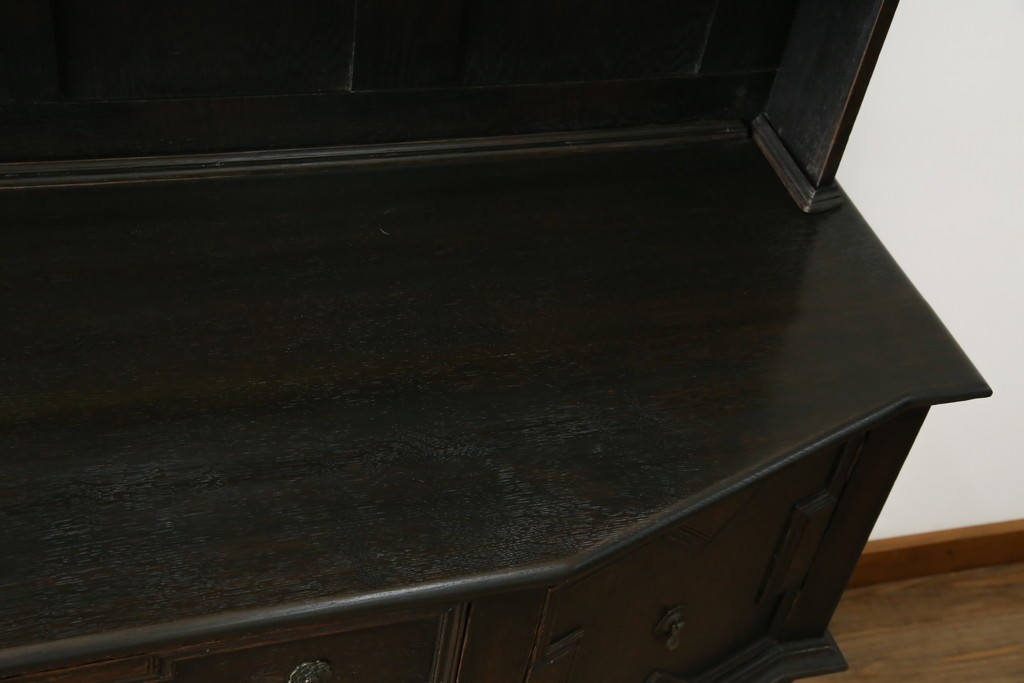 イギリスアンティーク　オーク材　シックな佇まいが味わい深いカップボード　(R-077630)