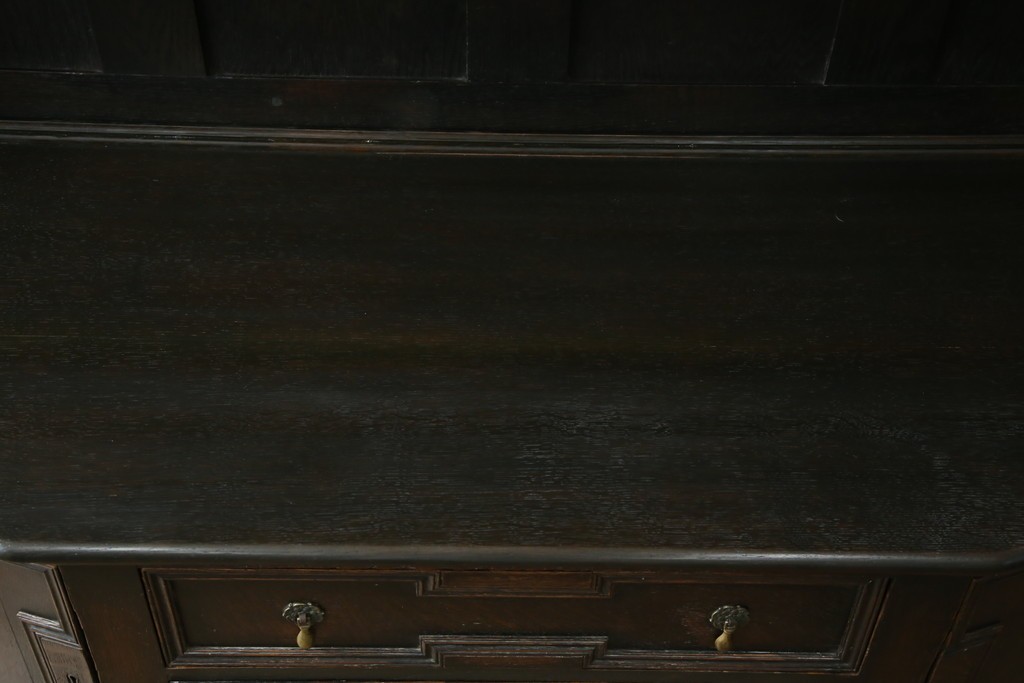 イギリスアンティーク　オーク材　シックな佇まいが味わい深いカップボード　(R-077630)