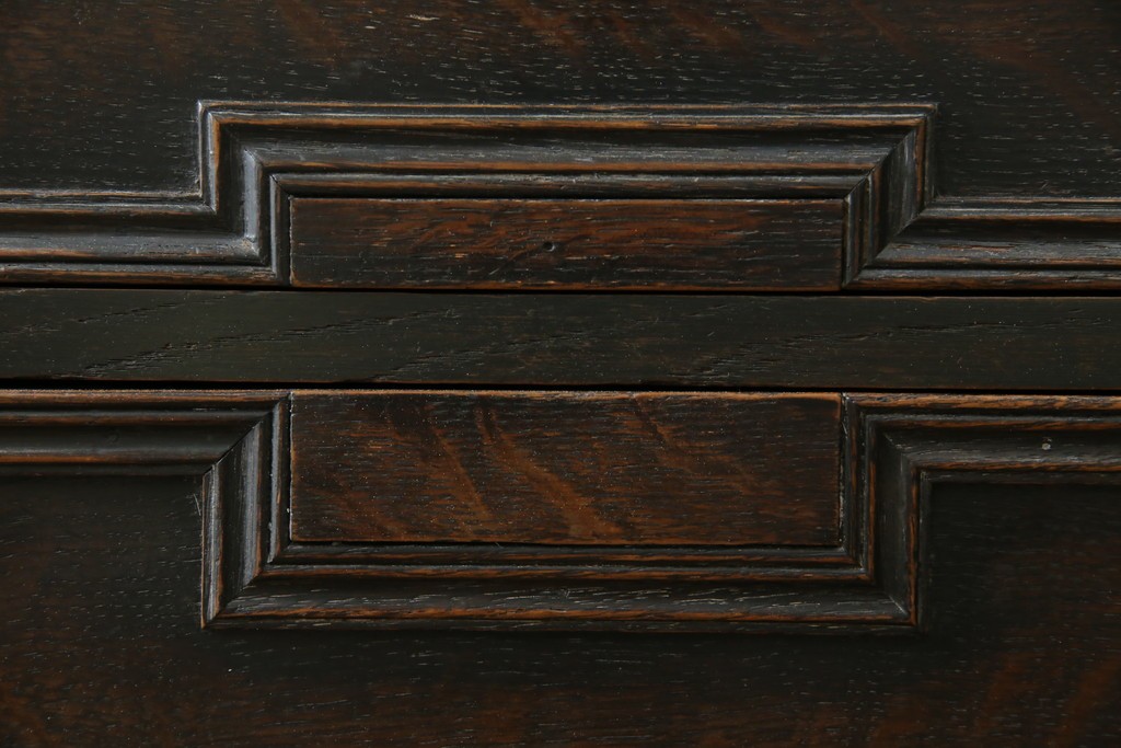 イギリスアンティーク　オーク材　シックな佇まいが味わい深いカップボード　(R-077630)