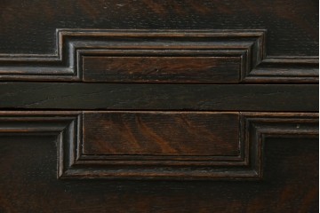 イギリスアンティーク　オーク材　シックな佇まいが味わい深いカップボード　(R-077630)