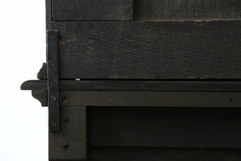 イギリスアンティーク　オーク材　シックな佇まいが味わい深いカップボード　(R-077630)