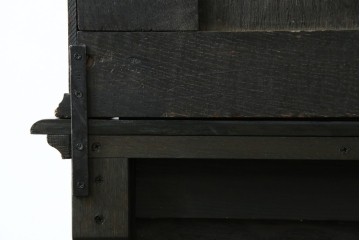 イギリスアンティーク　オーク材　シックな佇まいが味わい深いカップボード　(R-077630)