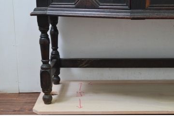 イギリスアンティーク　オーク材　シックな佇まいが味わい深いカップボード(キャビネット、食器棚、戸棚、収納棚、飾り棚、英国)(R-077630)