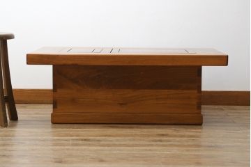 中古　美品!!　欅(ケヤキ)材　美しい木目が魅力的な関西火鉢(囲炉裏、座卓、木製火鉢、長火鉢、ローテーブル)(R-077633)