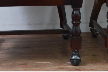 中古　カリモク家具(karimoku)　ゆったりと座れるキャスター付きダイニングアームチェア2脚セット(ダイニングチェア、ラウンジチェア、イス、椅子、バラ売り可能)(定価2脚で約16万円)(R-077635)
