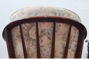 中古　カリモク家具(karimoku)　ゆったりと座れるキャスター付きダイニングアームチェア2脚セット(ダイニングチェア、ラウンジチェア、イス、椅子、バラ売り可能)(定価2脚で約16万円)(R-077635)
