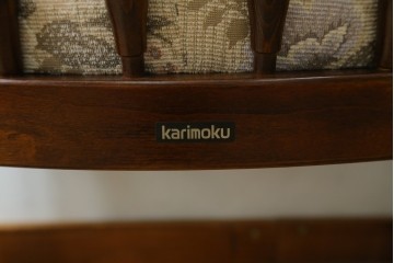 中古　カリモク家具(karimoku)　コロニアルシリーズ　キャスター付きダイニングアームチェア　定価約8万円　(R-077635)