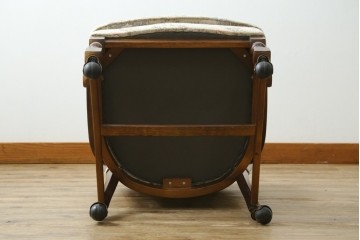 中古　カリモク家具(karimoku)　コロニアルシリーズ　キャスター付きダイニングアームチェア　定価約8万円　(R-077635)