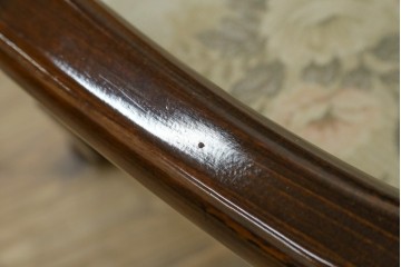 中古　カリモク家具(karimoku)　コロニアルシリーズ　キャスター付きダイニングアームチェア　定価約8万円　(R-077635)