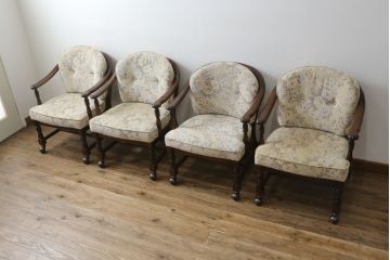 中古　カリモク家具(karimoku)　ゆったりと座れるキャスター付きダイニングアームチェア4脚セット(ダイニングチェア、ラウンジチェア、イス、椅子)(定価4脚で約32万円)(R-077636)